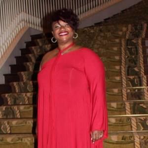 Meet your Posher, Val